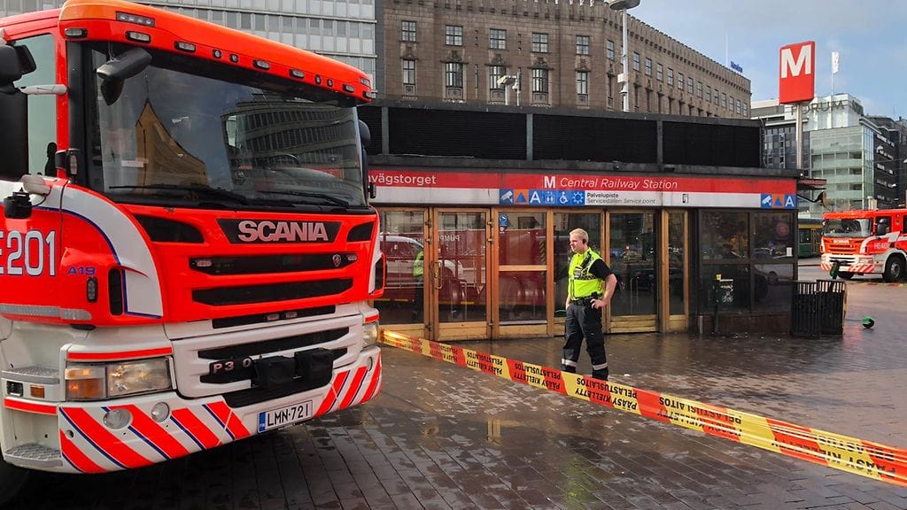 Rankkasateet aiheuttivat tulvan Elielinaukion parkkihallissa.
