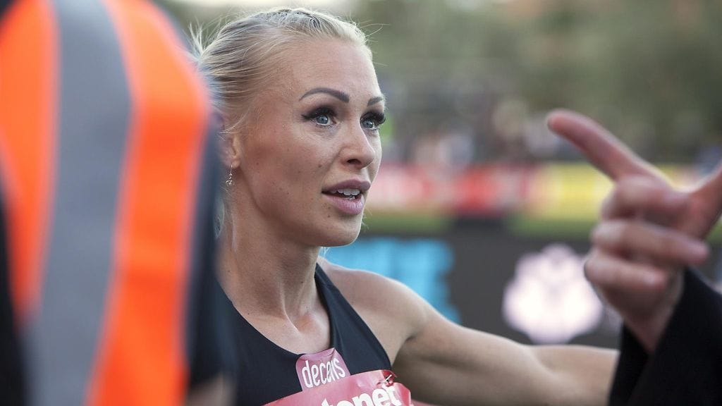 Annimari Korte kilpailee Ruotsi–Suomi-maaottelussa.