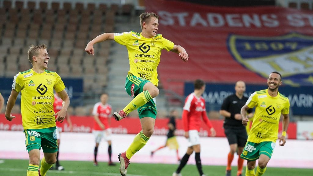 Naatan Skyttä laukoi Veikkausliiga-uransa avausmaalin näyttävällä tavalla.