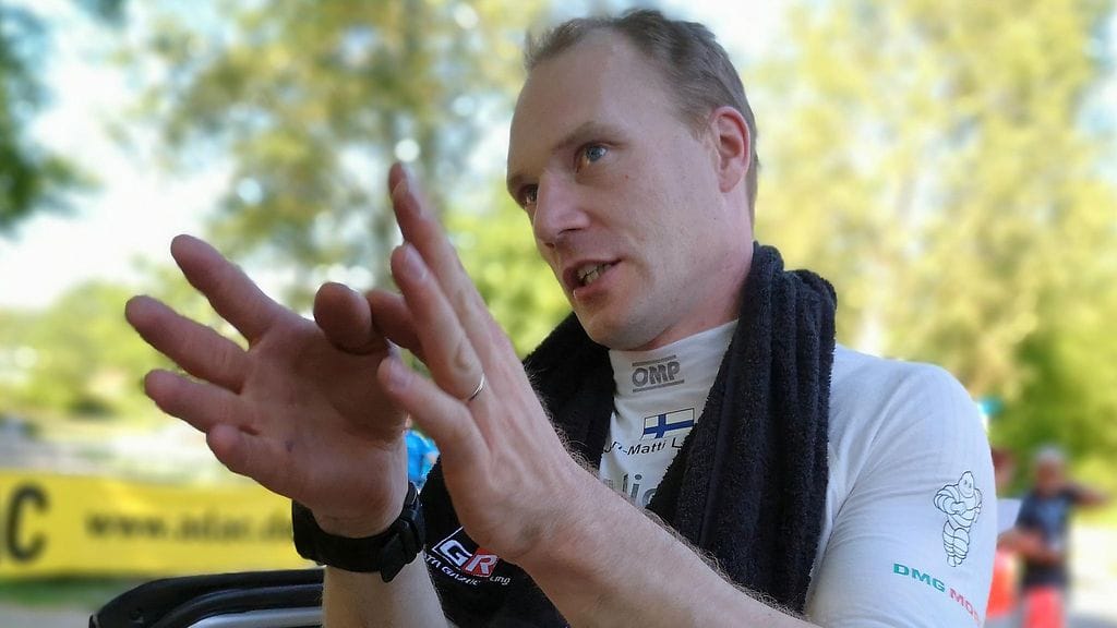 Jari-Matti Latvala taistelee Saksassa palkintopallisijasta.