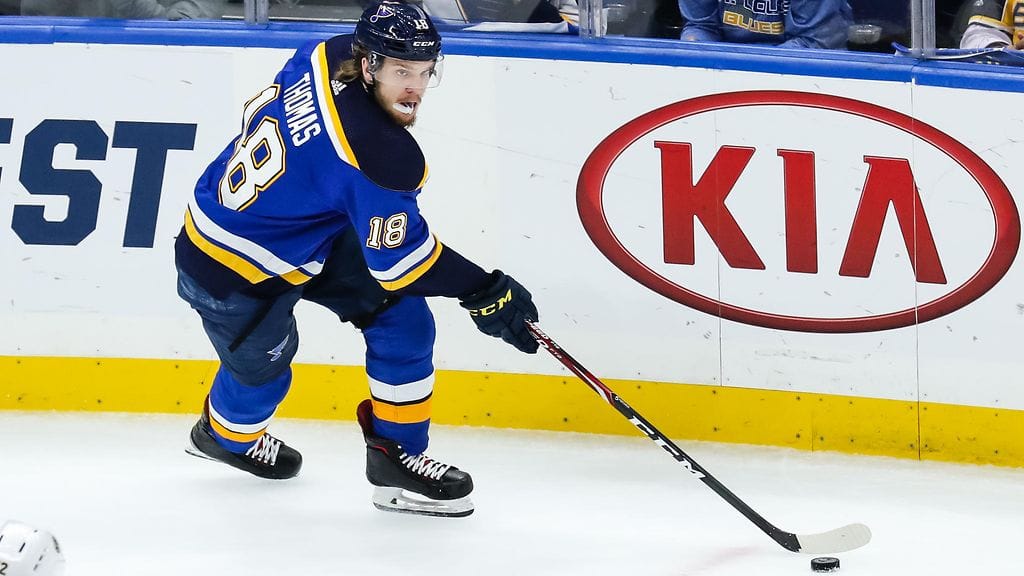 Robert Thomas kommentoi hiustensa väriä NHL-pelissä.