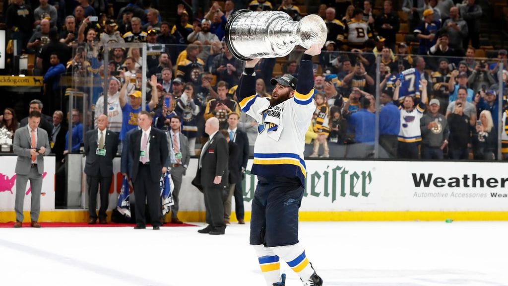 Patrick Maroon juhli St. Louis Bluesissa kesällä Stanley Cupin voittoa.