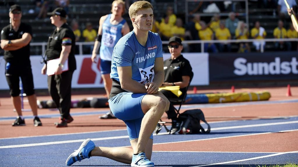 Olkapään vihoittelusta kärsivä Oliver Helander heitti Ruotsi-ottelussa kolmanneksi tuloksella 80,66.