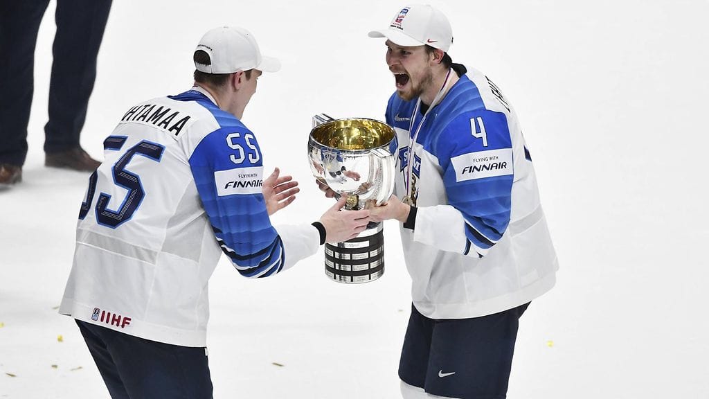 Atte Ohtamaa (vasemmalla) oli mukana Leijonien MM-kultajoukkueessa kevään MM-kisoissa.