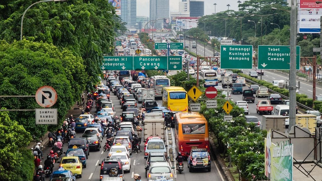 Indonesia on asukasluvultaan maailman neljänneksi suurin valtio. Kuva Jakartasta.