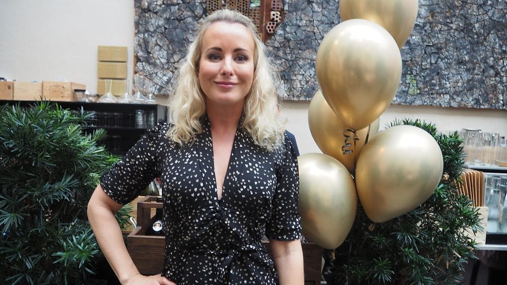 Mentalistina ja taikurina tunnettu Noora Karma perustaa koulun vuodenvaihteen jälkeen.