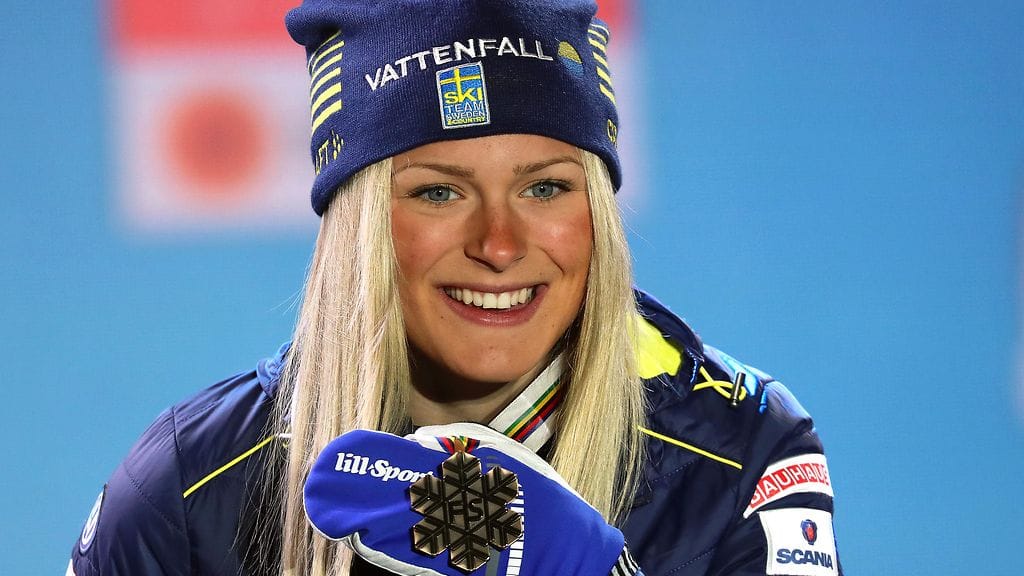 Frida Karlsson kaatui rajusti rullasuksilla.