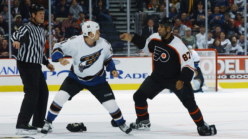 Donald Brashear (oik.) otti uransa aikana 2634 jäähyminuuttia.