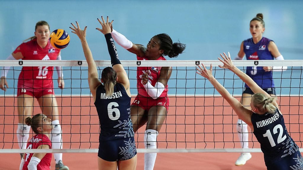 Suomi kaatoi Ranskan lentopallon naisten EM-kisoissa tiistaina.