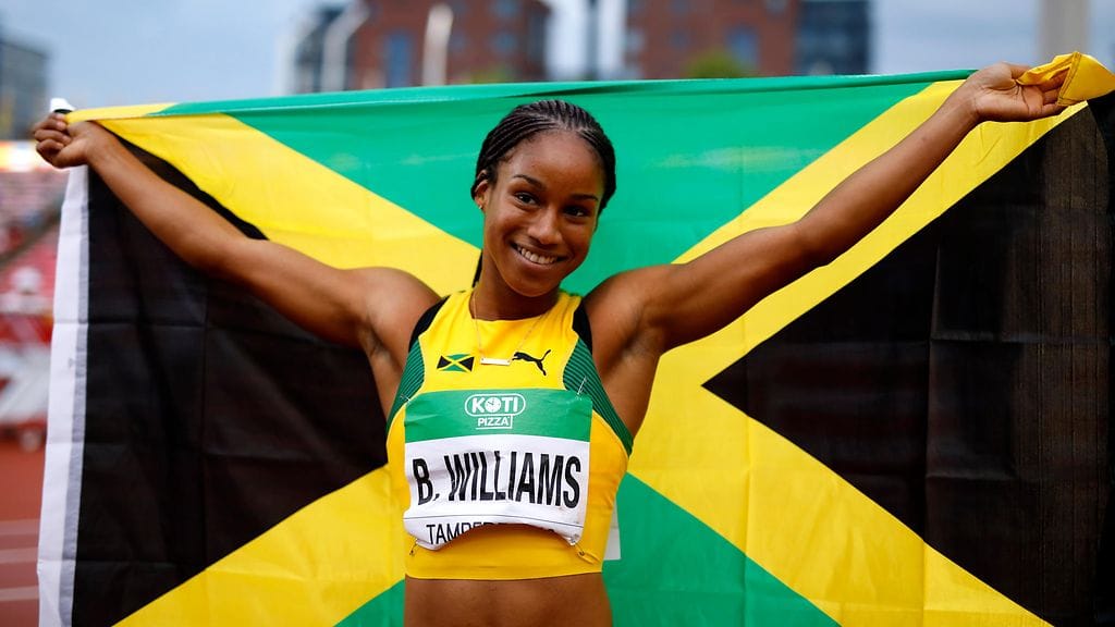 Briana Williams juhli nuorten MM-kultaa Tampereella heinäkuussa 2018.