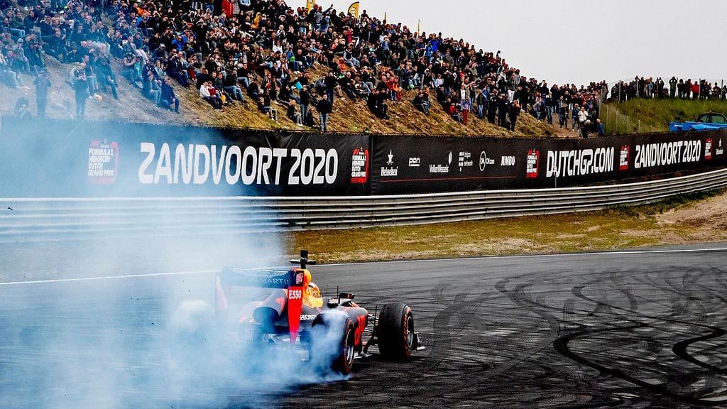 Max Verstappen pyöritteli Red Bulli Zandvoortin radalla vuotta ennen Hollannin GP:n F1-paluuta.