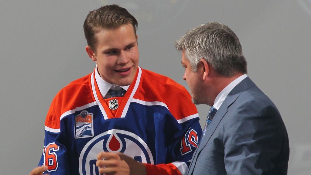 Jesse Puljujärvi vietti NHL-uransa alun Todd McLellanin kiekko-opissa.