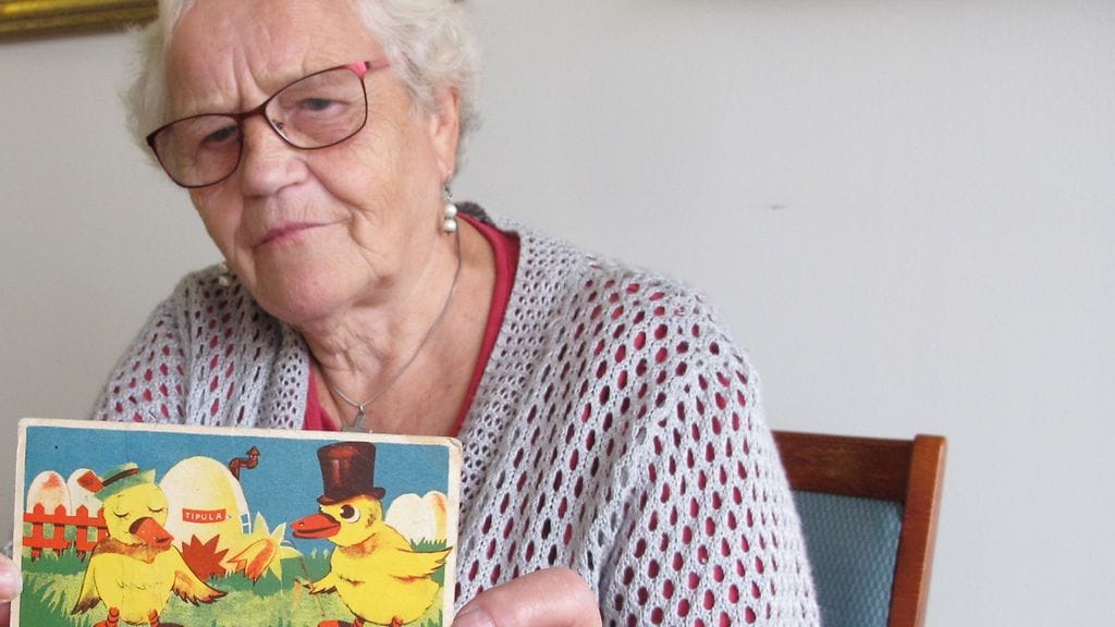 Raija Halme sai vihdoin omiin käsiinsä kortin, joka lähetettiin hänelle 76 vuotta sitten.