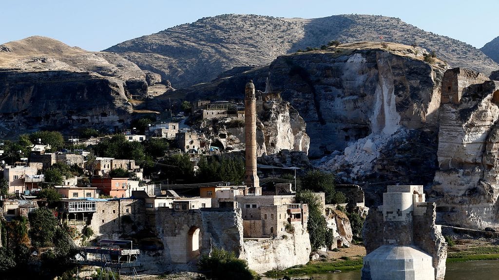 Hasankeyfin muinaiskaupunki sijaitsee Tigris-joen varrella.