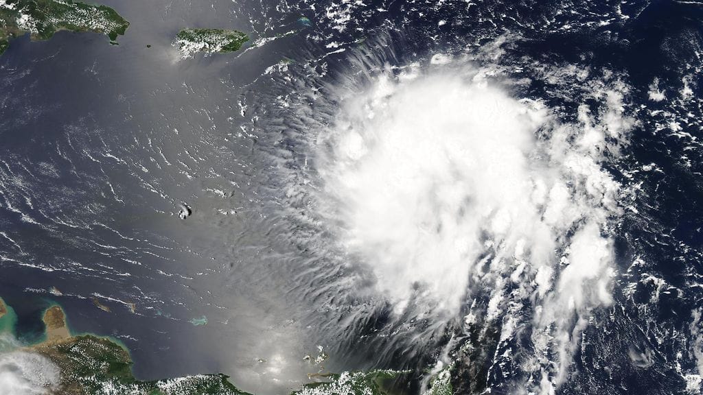 Satelliittikuva hurrikaaniksi kehittyneesä Dorian-myrkystä.