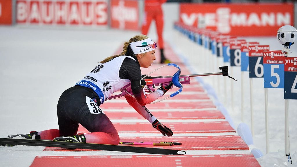 Turisti ilmaantui maalitaulujen eteen kesken Ingrid Landmark Tandrevoldin harjoittelun.