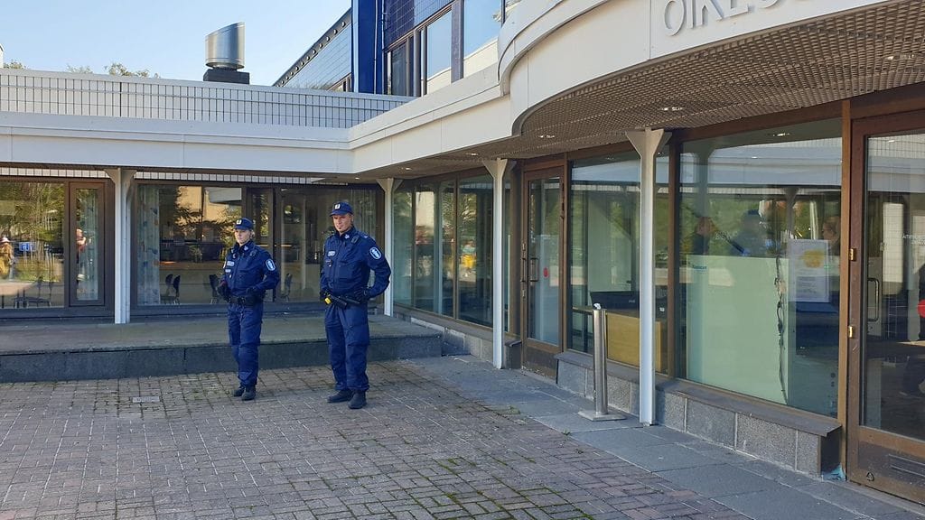 poliisit_porvoon_epäiltyjen_ampujien_vangitsemisistunnon