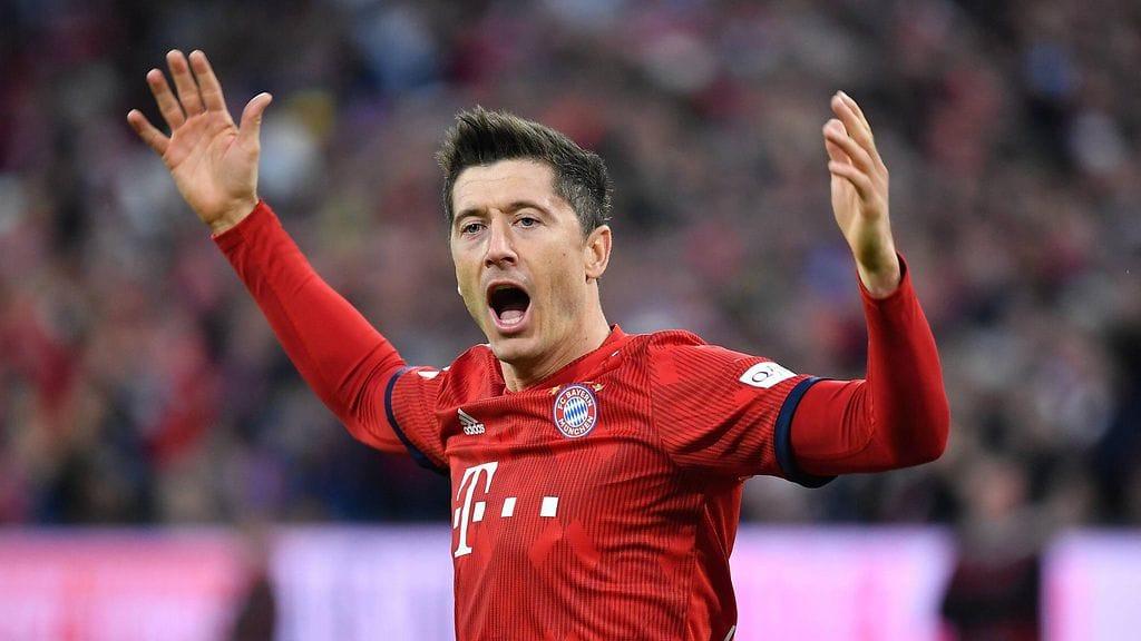 Robert Lewandowski allekirjoitti Bayernin kanssa neljän vuoden jatkosopimuksen.