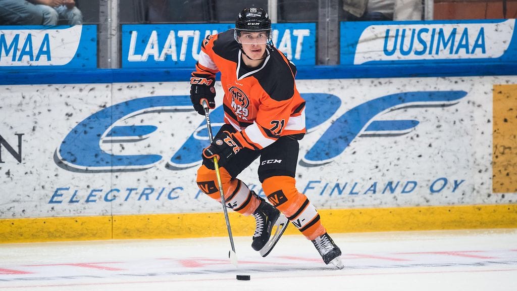 Jere Innala tykitti CHL-kauden ensimmäisen täysosuman.