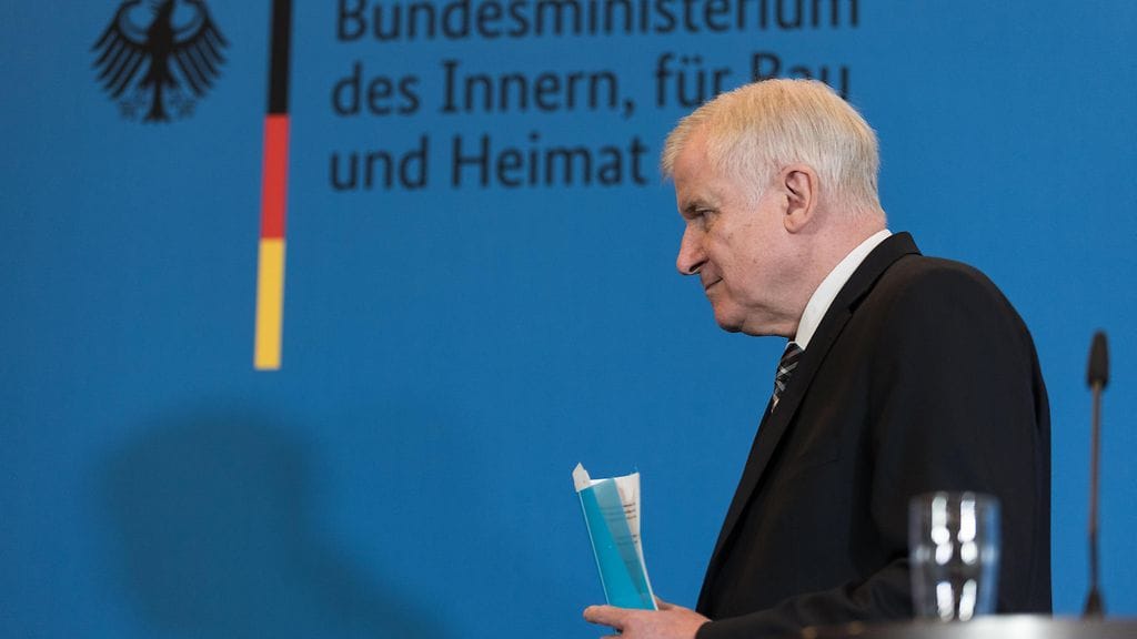 Saksa on jo aikaisemmin sallinut vainottujen juutalaisten jälkeläisten saada kansalaisuutensa takaisin, mutta uudet säädökset täydentävät lakeja niin, että niihin jääneet porsaanreiät tulevat korjatuiksi. Kuvassa Saksan sisäministeri Horst Seehofer.