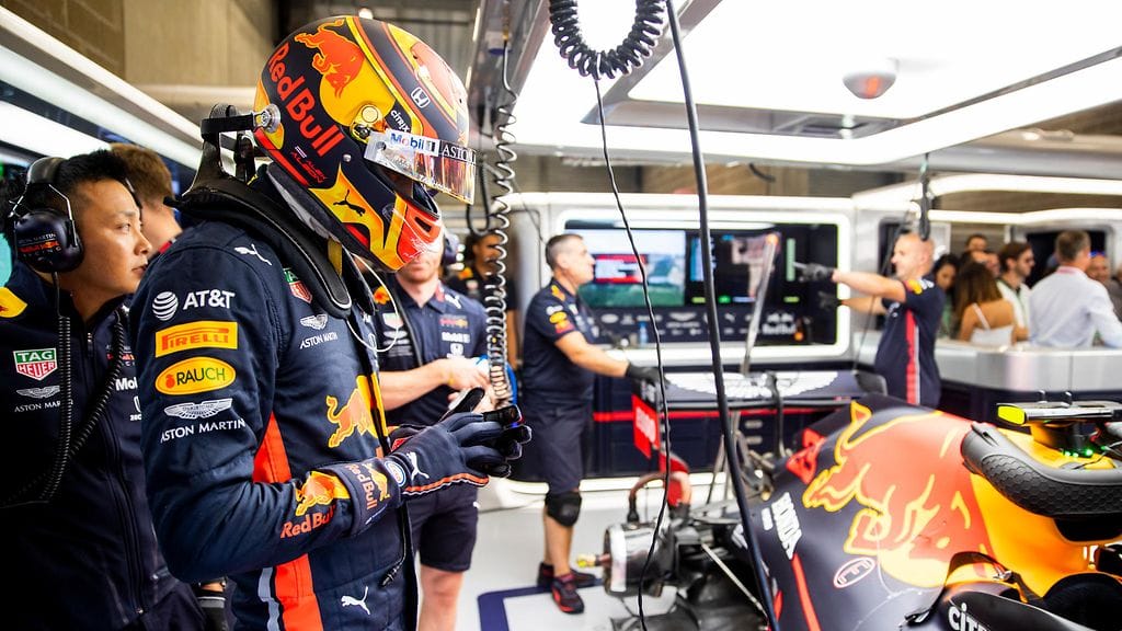 Alexander Albonin ensimmäinen kisa Red Bullilla alkaa lähtöruuturangaistuksella.