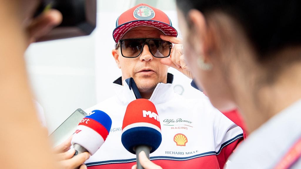 Kimi Räikkönen joutui Span varikolla välikohtaukseen fanin kanssa.