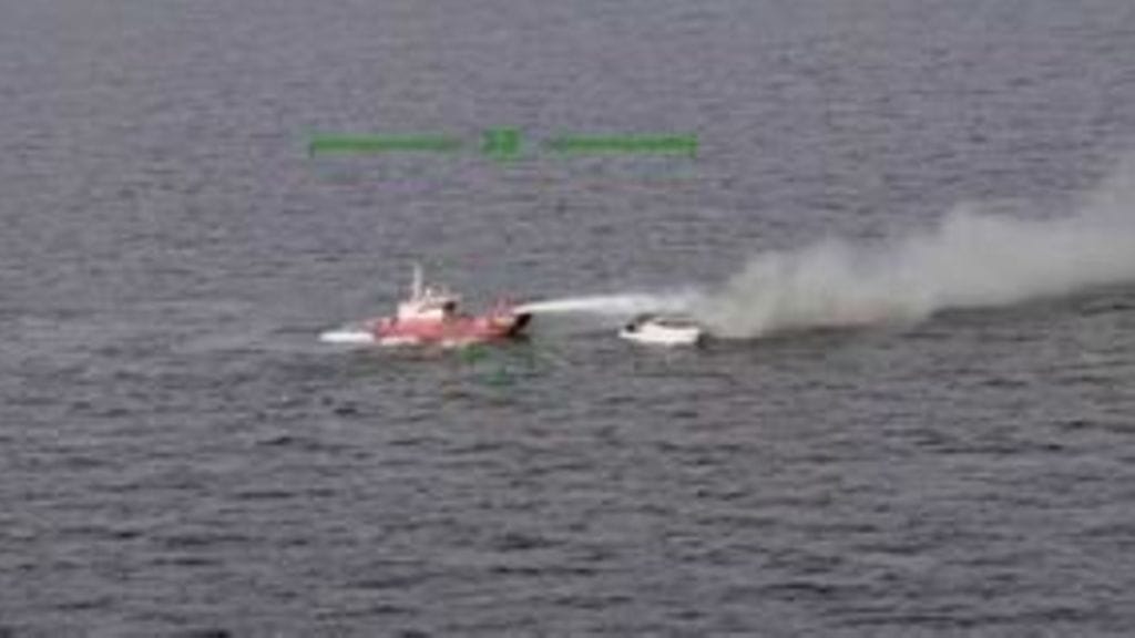 Venepalo Helsingin edustalla.