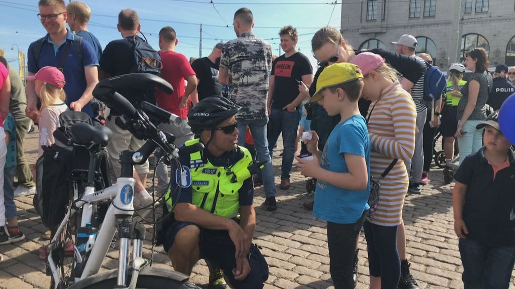 Poliisin päivää vietettiin useilla paikkakunnilla lauantaina.