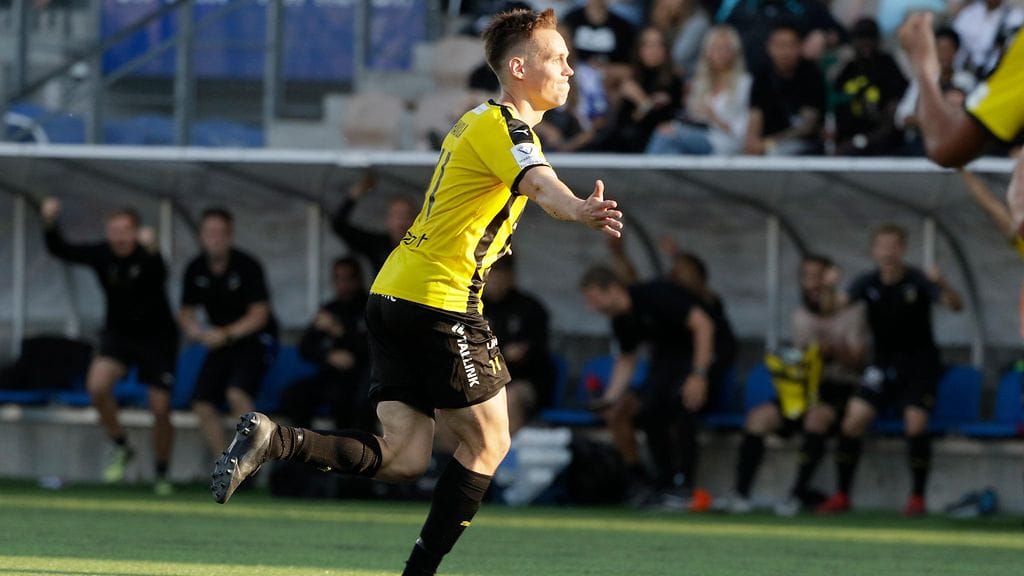 Juha Hakola puski Hongan maalin. Arkistokuva.