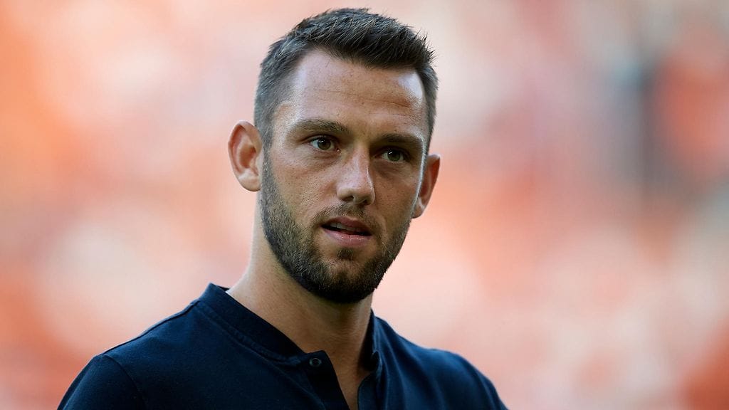 Stefan de Vrij on ajanut miniautolla.