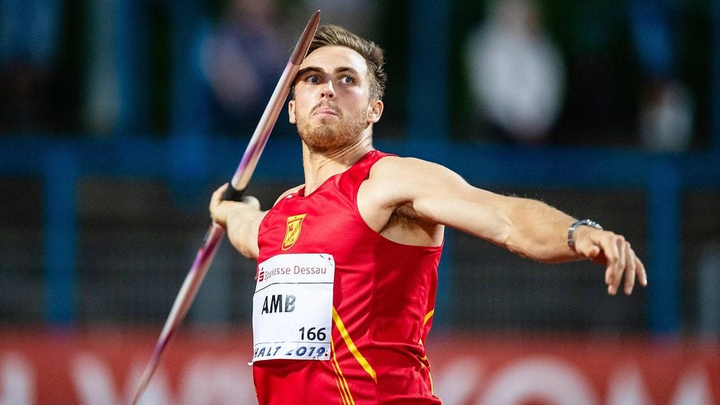 Kim Amb on kovassa iskussa.