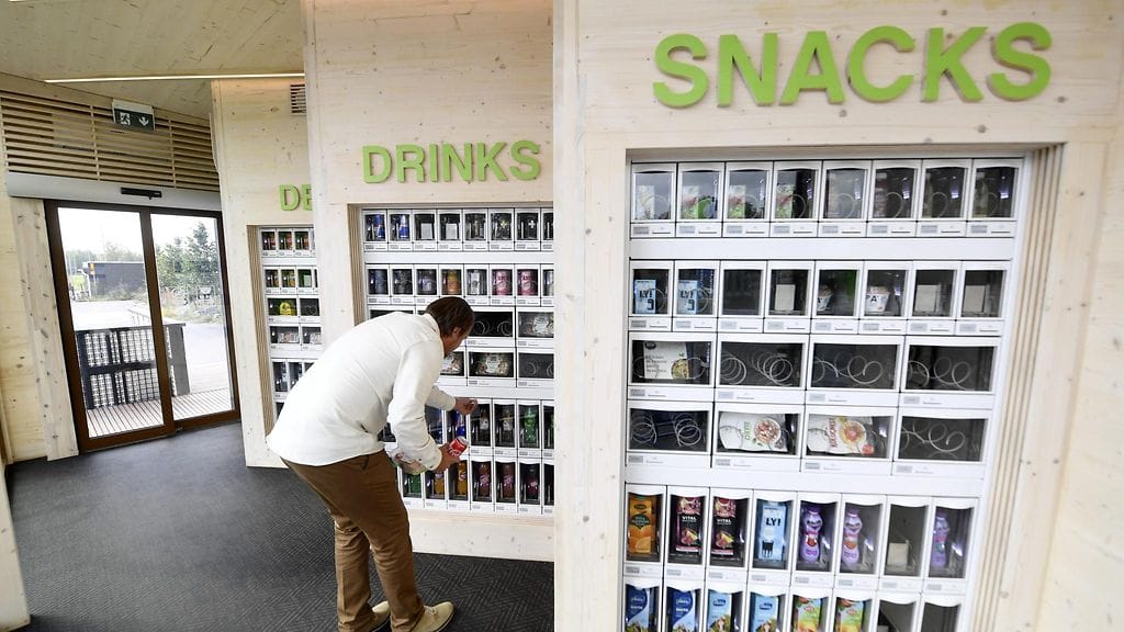 Rivenderin teknologiaa hyödyntää tällä hetkellä Vantaalla Nesteen kylmäaseman yhteydessä oleva henkilökunnaton Easy Deli -myymälä.