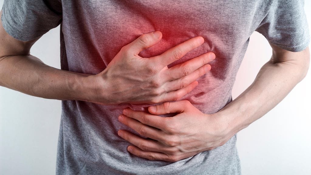 Hiljainen sydänkohtaus voi muistuttaa närästystä ja aiheuttaa esimerkiksi pahoinvointia, heikotusta ja hikisyyttä. Kuvituskuva.