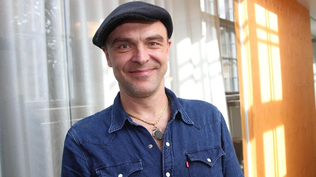 Joona Jalkasen mukaan uutuuselokuva on realistinen kuvaus hänen isästään Kari Tapiosta.