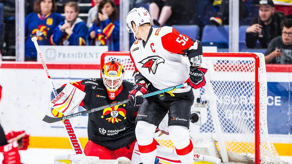 Antti Niemi pelasi ensimmäisen virallisen ottelunsa Jokerien paidassa.