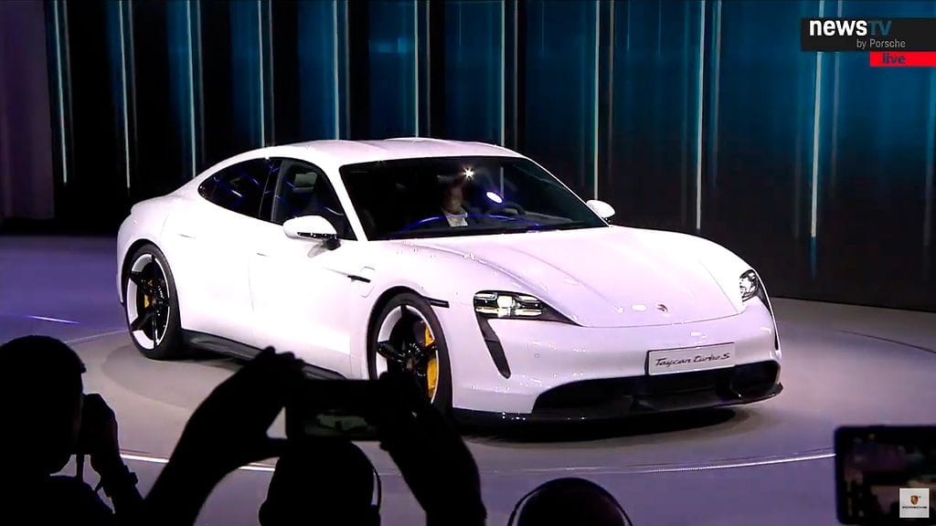 Kuvankaappaus Porschen livelähetyksestä.