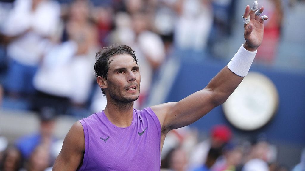 Rafael Nadal pelasti pienen pojan väkijoukosta.