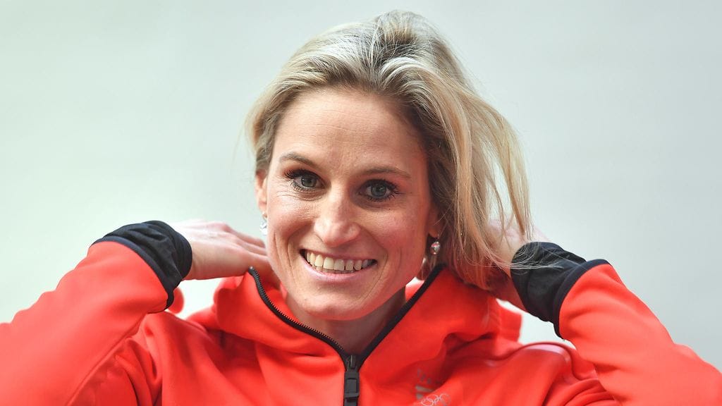 Nicole Fesselin ura on paketissa.