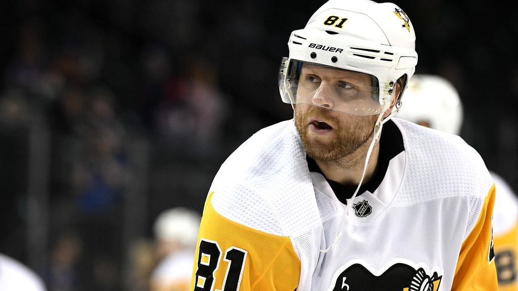 Phil Kessel vaihtoi Pittsburghin Penguinsin paidan Arizona Coyotesin nuttuun.