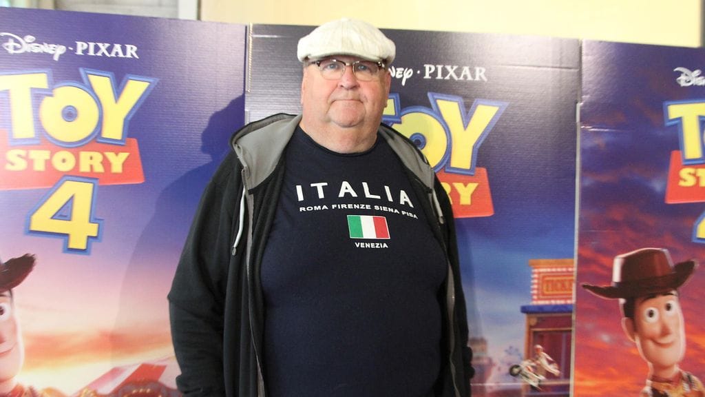 Näyttelijä Mikko Kivinen kertoo sairastuneensa keuhkokuumeeseen.