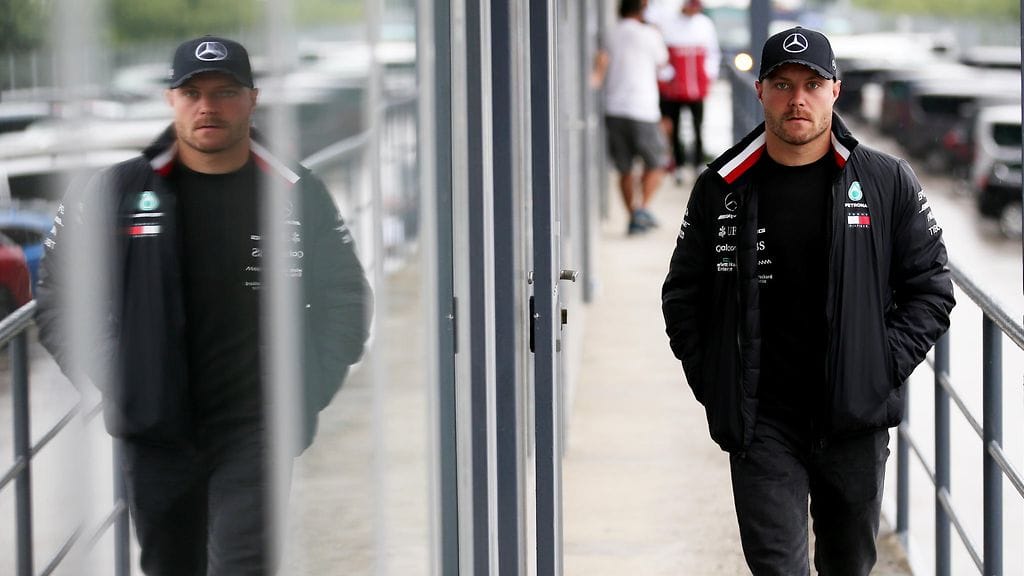 Valtteri Bottas saa Mercedeksen puolesta jatkaa MM-taisteluaan Lewis Hamiltonia vastaan.