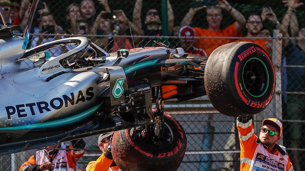 F1-fanit ottivat kaiken irti Lewis Hamiltonin ulosajosta Belgian harjoituksissa.