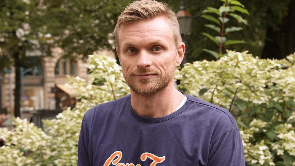 Iiro Seppänen julkaisi ensimmäisen kuvan Julia-vaimostaan.