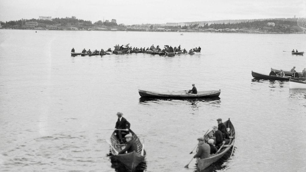 Höyrylaiva Kurun uhrien naaraus