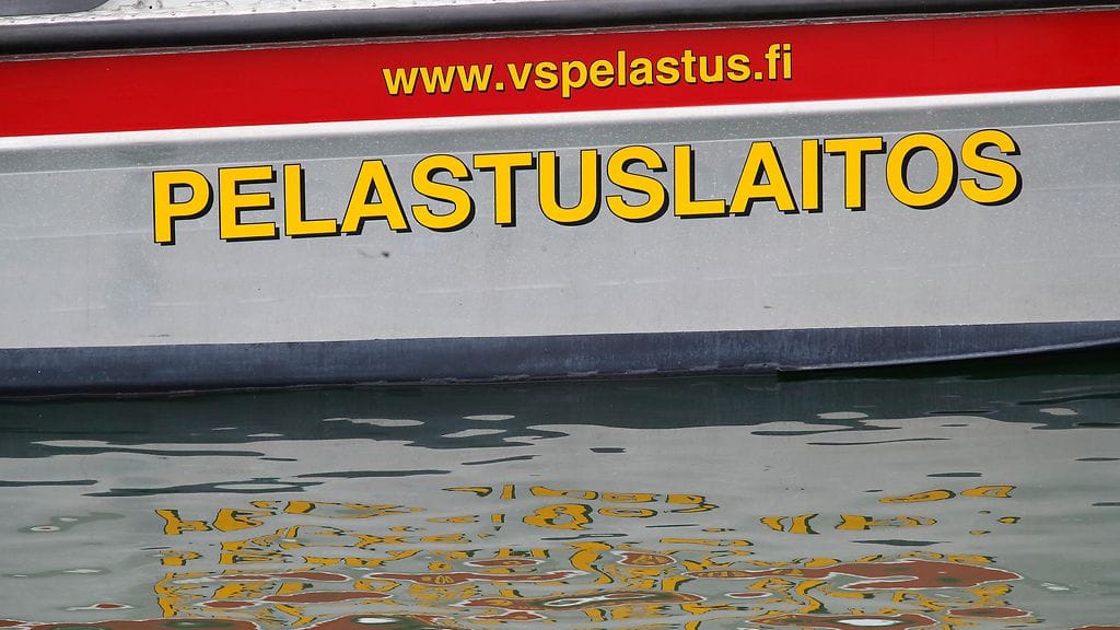 Veneilemässä ollut mies on päätynyt veden varaan ja saanut vakavat vammat Kotkassa, kertoo Suomenlahden merivartiosto. Kuvituskuva.
