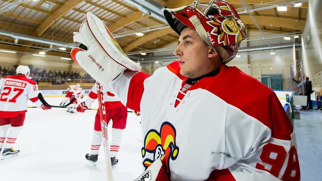 Janis Kalnins pelaa kauden ensimmäisen KHL-ottelunsa.