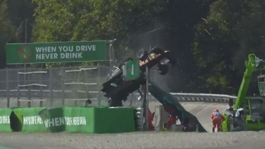 Ratavirkailijat olivat erittäin lähellä jäädä Alex Peronin auton alle Monzan F3-kisassa.