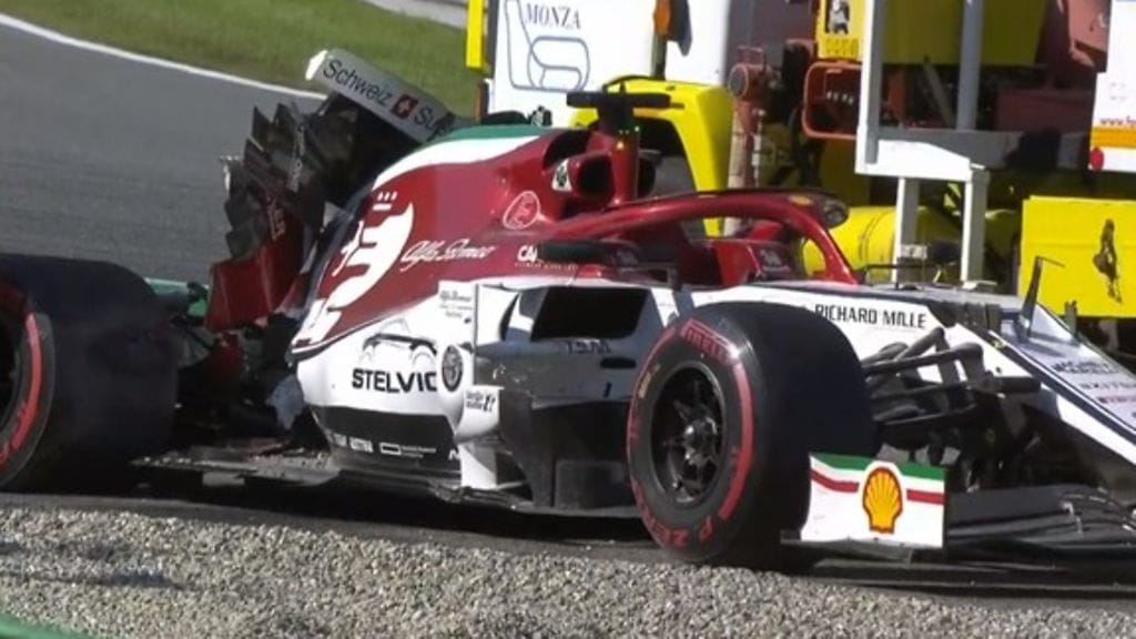 Kimi Räikkönen ajoi ulos Parabolica-mutkassa aika-ajon ratkaisuvaiheessa.