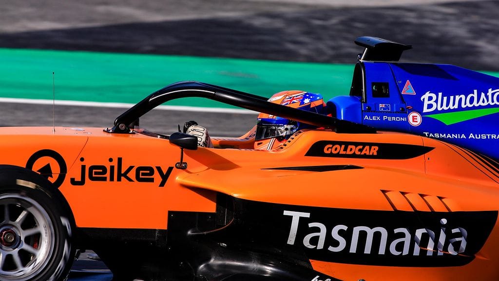 Alex Peroni sai murtuman selkänikamaansa rajussa ulosajossa Monzassa.