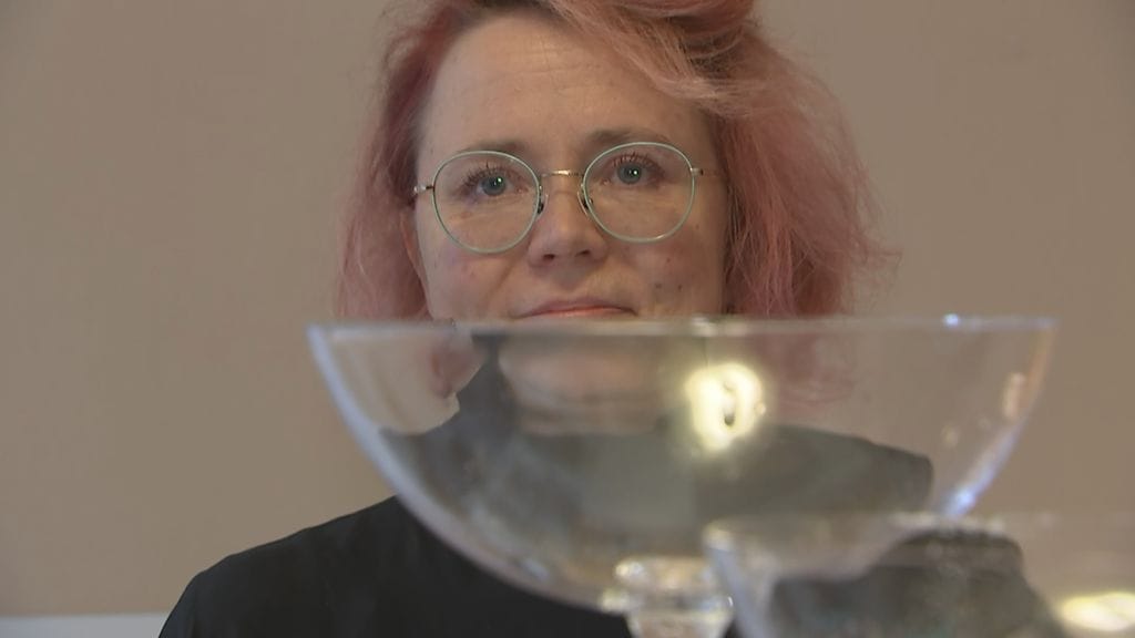 Taiteilija Meiju Niskasen näyttely Juhlat jatkukoon on esillä Helsinki Design Week-festivaaleilla.